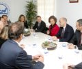 Su Majestad la Reina durante la reunión de trabajo con las autoridades y los responsables de la Fundación Banco de Alimentos de Alicante 