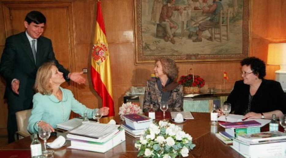 S.M. la Reina y la primera dama de Colombia, en el Ministerio de Trabajo, en una sesión de trabajo sobre la mujer rural y la violencia doméstica