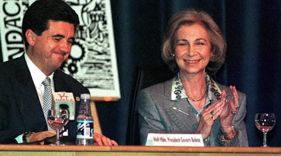 S.M. la Reina, junto a Jaume Matas, en la clausura del Congreso sobre la enfermedad de Alzheimer que organizó el Club Ultima Hora