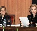 S.M. la Reina, acompañada por S.A.R. la Infanta Doña Cristina, durante la inauguración del I Foro Internacional de Microcrédito