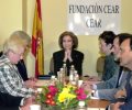 S.M. la Reina, durante la reunión que ha presidido tras inaugurar la nueva sede del Consejo Español de Ayuda al Refugiado