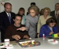 S.M. la Reina, durante la inauguración de un Centro ocupacional y de empleo de la Asociación de Familiares de Adultos con Problemas de Personalidad