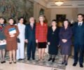S.M. la Reina, junto a los galardonados con los 'Premios Reina Sofia 2000' de Investigación sobre Prevención de las Deficiencias