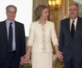 S.M. la Reina recibió en audiencia a J. García Quirós y A. Garrigues Walker, presidentes entrante y saliente, de la Asociación