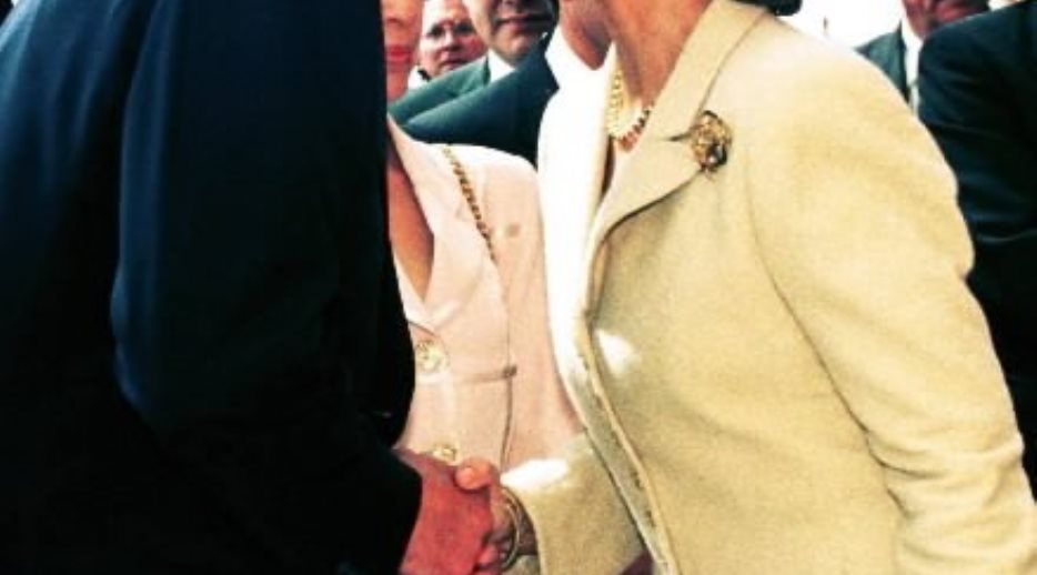 El presidente de México saluda a S.M. la Reina durante la Reunión Regional de Consejos de América Latina y el Caribe de la Cumbre del Microcrédito