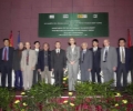 S.M. la Reina, durante el acto de presentación de un diccionario destinado a facilitar la conservación del medio ambiente en Vietnam