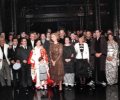 S.M. la Reina con los intérpretes de la ópera Madama Butterfly