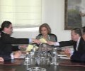 S.M. la Reina, durante la firma del convenio entre la Comunidad de Madrid y la FAD
