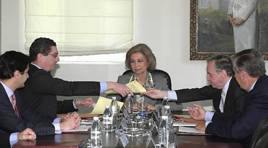 S.M. la Reina, durante la firma del convenio entre la Comunidad de Madrid y la FAD