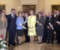 S.M. la Reina, con los condecorados con la Orden Civil de la Solidaridad Social