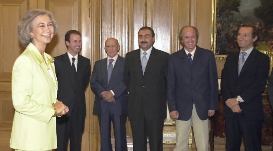 Su Majestad la Reina con los colaboradores en el Proyecto Alzheimer de la Fundación Reina Sofía