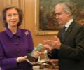 La Reina recibe de manos del presidente del Fórum de Alta Dirección el Master de Oro Extraordinario