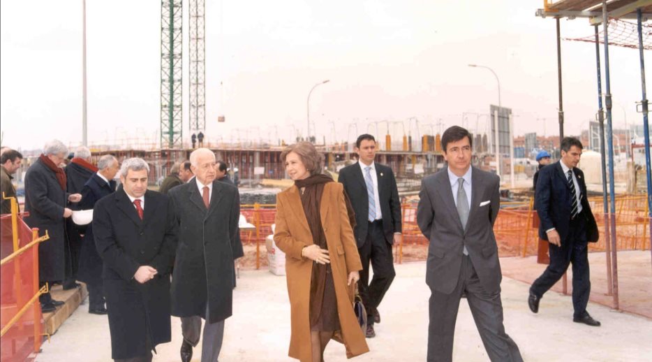 Su Majestad la Reina visita las obras del Centro de Atención para Enfermos de Alzheimer.