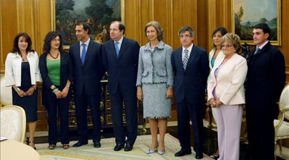 Su Majestad acompañada por el presidente de la Junta de Castilla y León, Juan Vicente Herrera, el alcalde de León, Francisco Fernández, momentos an...