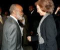 La Reina Sofía es recibida por el Presidente de la República de Haití, René Préval, a su llegada al aeropuerto de Puerto Príncipe