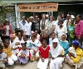Fotografía de grupo en una casa de acogida para mujeres maltratadas