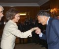 La Reina recibe el saludo del presidente de Mutua Madrileña, Ignacio Garralda, en presencia de Pasqual Maragall
