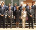 Su Majestad la Reina con los firmantes del acuerdo