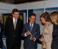 Su Majestad durante la visita al área expositiva