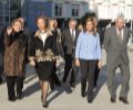 La Reina junto a la ministra de Sanidad, Servicios Sociales e Igualdad, Pasqual Maragall y su esposa, a su llegada