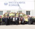 Doña Sofía junto a los voluntarios y el personal perteneciente al Banco de Alimentos de Zaragoza
