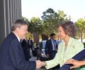 Su Majestad la Reina Doña Sofía, asu llegada a la Oficina de Propiedad Intelectual de la Unión Europea en Alicante, recibe el saludo del presidente...