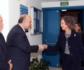Su Majestad la Reina Doña Sofía recibe el saludo del director científico adjunto de la Fundación CIEN, Miguel Medina