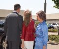 Sus Majestades los Reyes y Sus Majestades los Reyes Don Juan Carlos y Doña Sofía se saludan a su llegada al Centro Alzheimer Fundación Reina Sofía