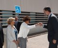 Su Majestad el Rey recibe el saludo de la ministra de Sanidad, Servicios Sociales e Igualdad, Dolors Montserrat, a su llegada al Centro Alzheimer F...