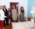 Doña Sofía durante la visita al prototipo de casa domótica adaptada a pacientes con enfermedades neurodegenerativas