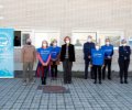 Su Majestad la Reina Doña Sofía junto a voluntarios que colaboran con la Federacion Española de Bancos de Alimentos