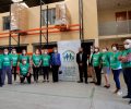 Su Majestad la Reina Doña Sofía junto a un grupo de voluntarios del Banco de Alimentos de Valencia