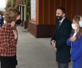 Su Majestad la Reina Doña Sofía es recibida por la consejera de Salud del Gobierno Vasco, Miren Gotzone