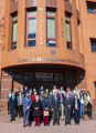 S.M. la Reina Doña Sofía junto a los componentes de los laboratorios Biotecnología de Polímeros y Parasitología Molecular del CIB-CSIC