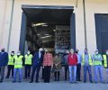 Su Majestad la Reina Doña Sofía junto a los responsables y voluntarios del Banco de Alimentos de Málaga - Bancosol