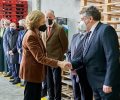 Su Majestad la Reina durante los saludos a las autoridades a su llegada al Banco de Alimentos de Ourense