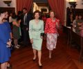 Su Majestad la Reina Doña Sofía y Su Majestad la Reina Silvia de Suecia acceden al paraninfo de la Universidad de Salamanca