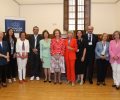 Fotografía de grupo de Su Majestad la Reina Doña Sofía y Su Majestad la Reina Silvia de Suecia con los representantes de las asociaciones de famili...