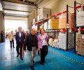 Su Majestad la Reina Doña Sofía durante su visita al Banco de Alimentos de Soria