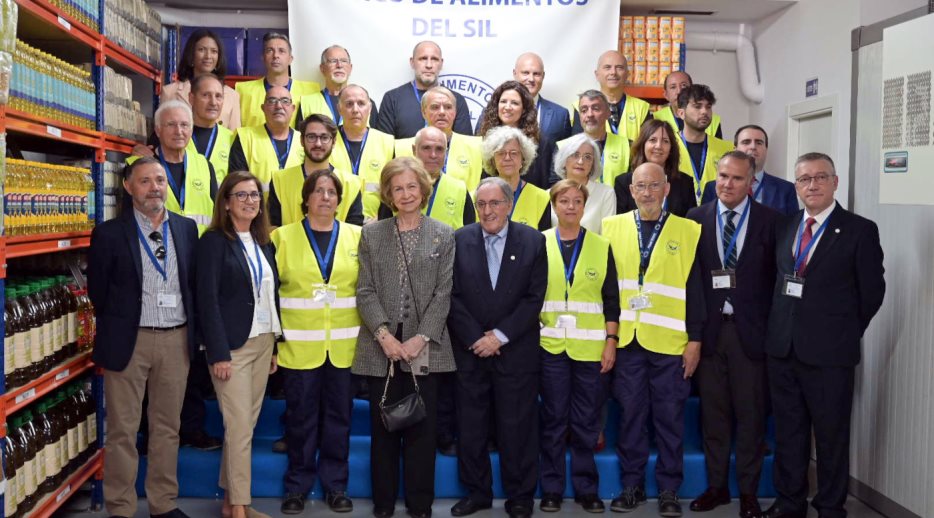 Su Majestad la Reina Doña Sofía visita las instalaciones de la Asociación Banco de Alimentos del Sil-Ponferrada