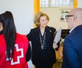 Doña Sofía con voluntarios de la Cruz Roja Española en el Valle de Aridane