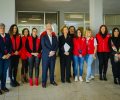 Doña Sofía con voluntarios de la Cruz Roja Española en el Valle de Aridane