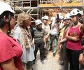 La Reina Doña Sofía recibe explicaciones sobre la Cueva Fantasma antes de acceder a su interior