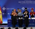Su Majestad la Reina Doña Sofía recibe el reconocimiento en forma de apluso de los asistentes