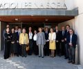 Su Majestad la Reina Doña Sofía junto a las autoridades y personalidades que asistieron a la presentación de la campaña