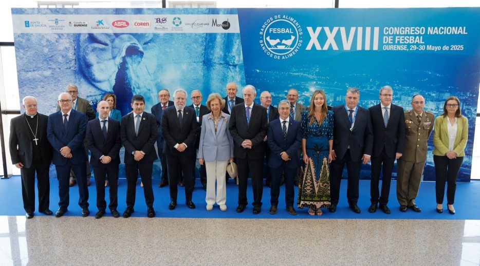 La Reina Doña Sofía junto a las autoridades y representantes de FESBAL en la fotografía oficial previa a la inauguración del congreso